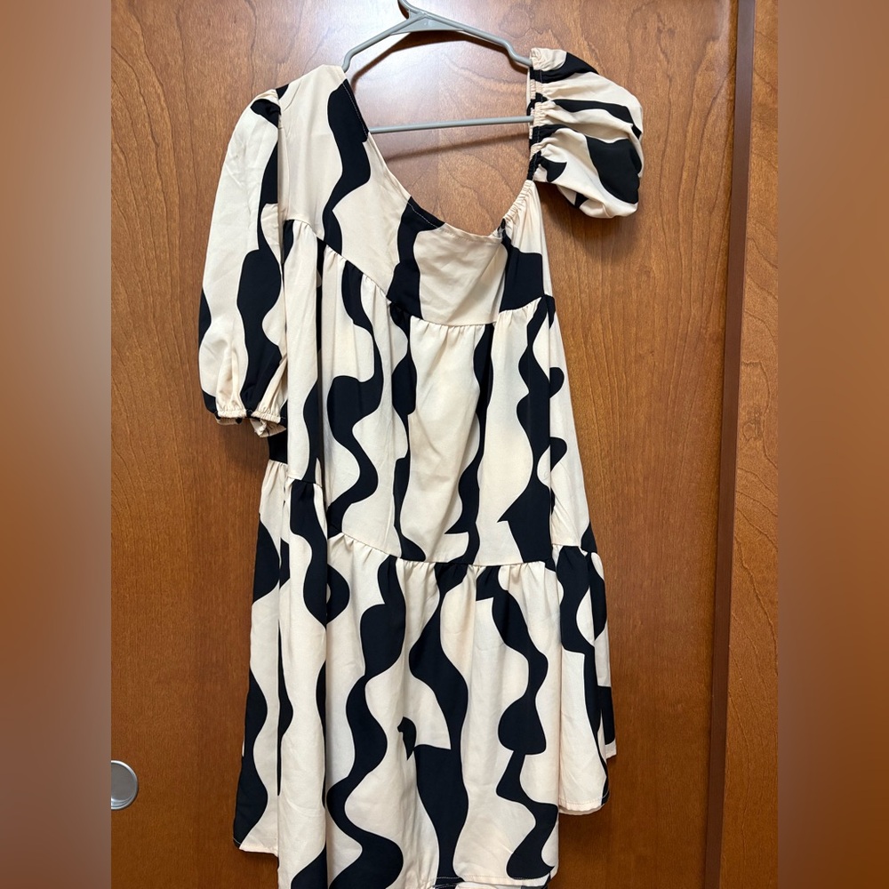 SHEIN Black and Cream Geometric Dress